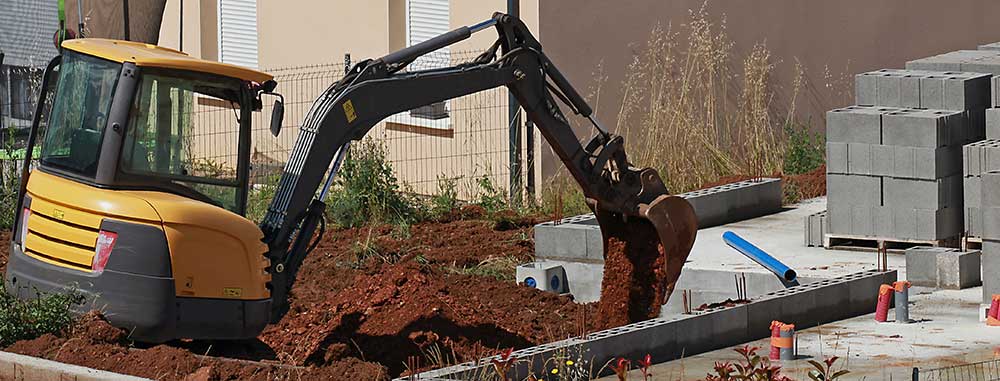 Bagger im Garten